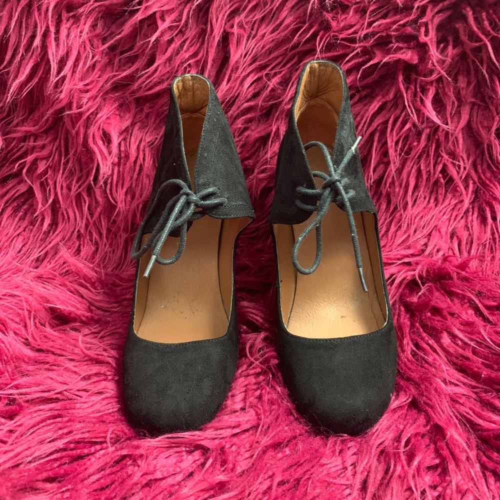 Chunky Heel Mary Jane Ankle Tie - US 9